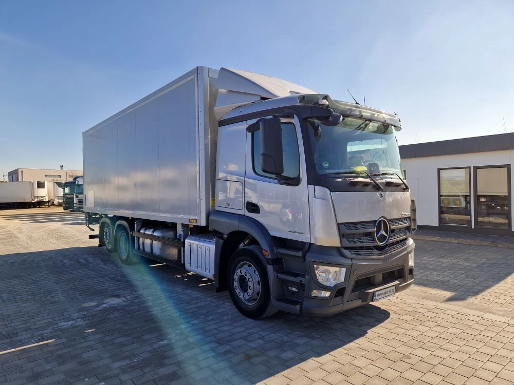 Mercedes-Benz 2543 Actros Frigo Truck
