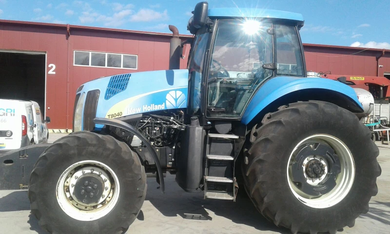 Трактор New Holland Т 8040, снимка 2 - Селскостопанска техника - 48247681