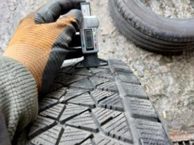 Гуми Зимни 215/70R16, снимка 4