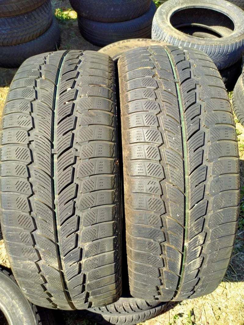 Гуми Зимни 215/60R16, снимка 1 - Гуми и джанти - 34061781