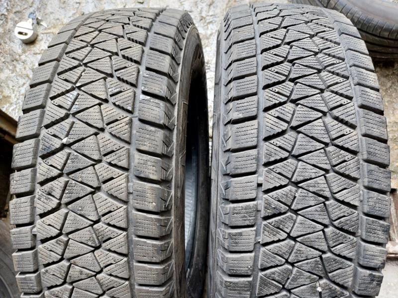 Гуми Зимни 215/70R16, снимка 1 - Гуми и джанти - 36674983