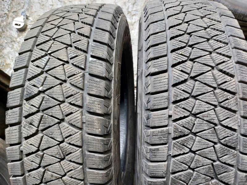 Гуми Зимни 215/70R16, снимка 3 - Гуми и джанти - 36674983