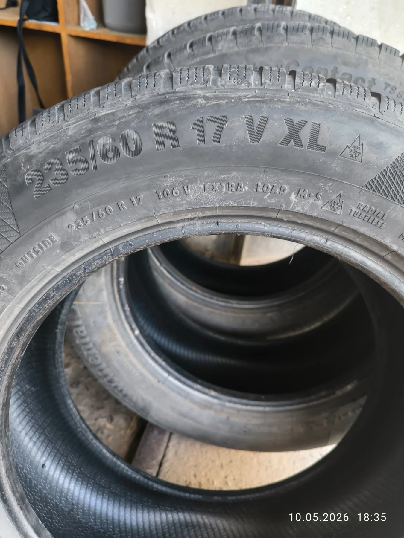 Гуми Зимни 235/60R17, снимка 3 - Гуми и джанти - 55008121