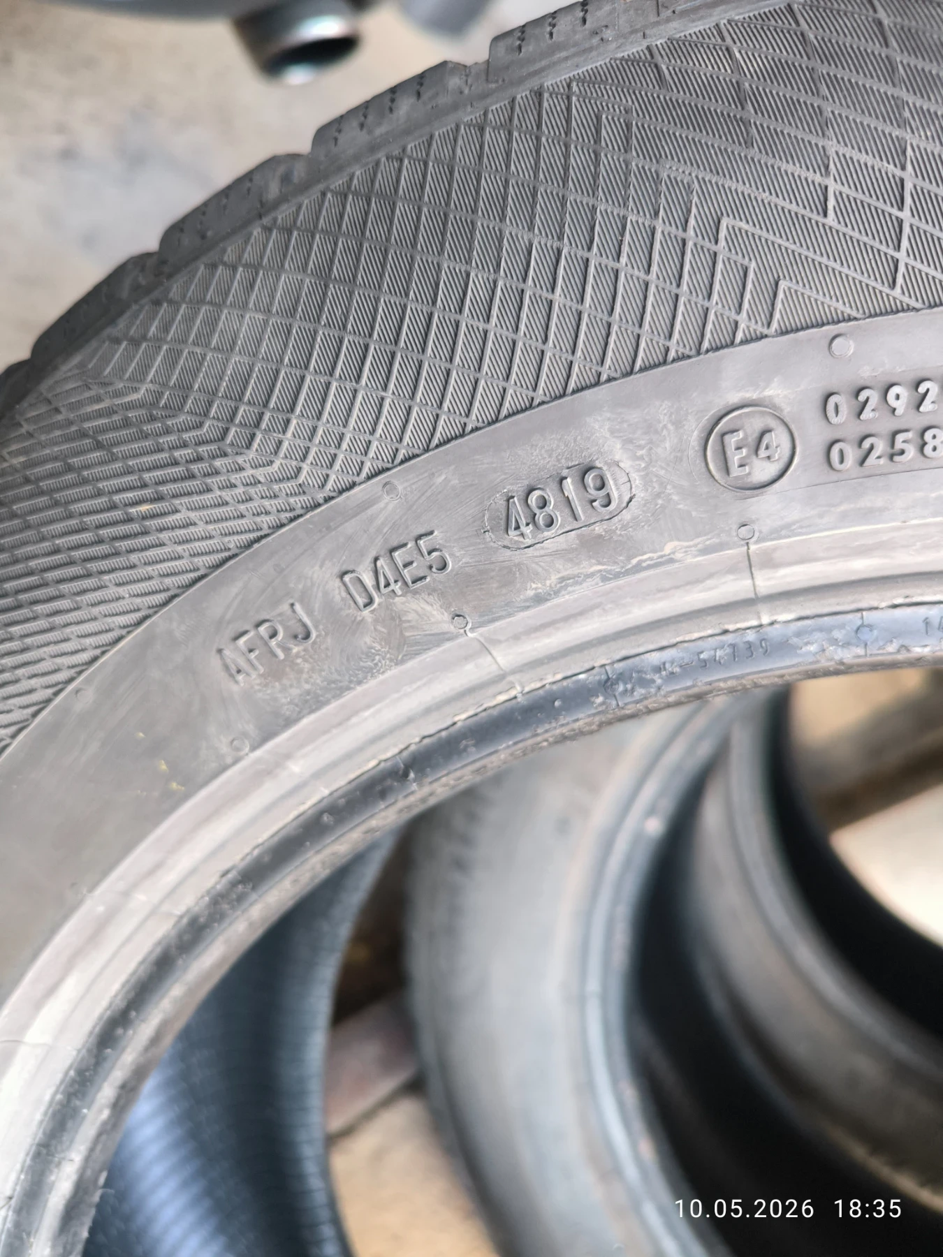 Гуми Зимни 235/60R17, снимка 4 - Гуми и джанти - 55008121