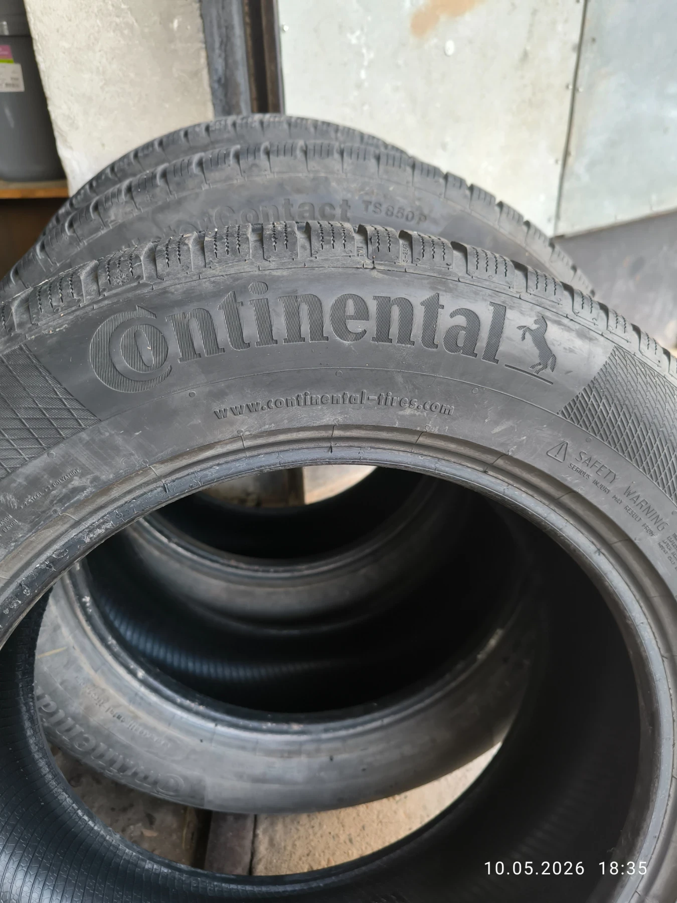 Гуми Зимни 235/60R17, снимка 2 - Гуми и джанти - 55008121