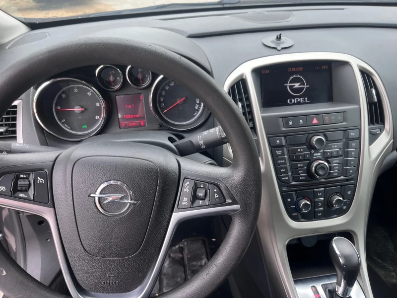 Opel Astra 2.0 CDTI автоматик, снимка 11 - Автомобили и джипове - 52618662