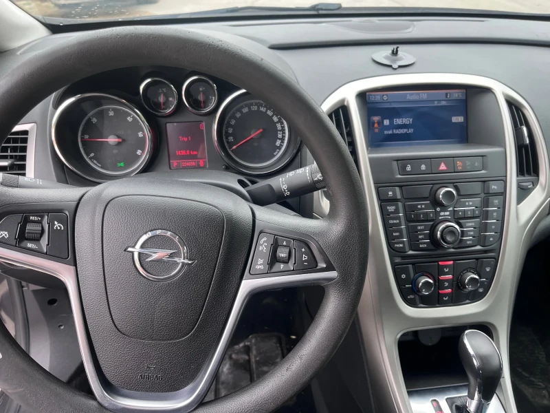 Opel Astra 2.0 CDTI автоматик, снимка 9 - Автомобили и джипове - 52618662