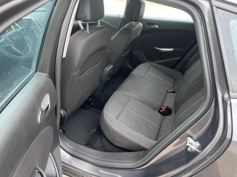 Opel Astra 2.0 CDTI автоматик, снимка 8 - Автомобили и джипове - 52618662