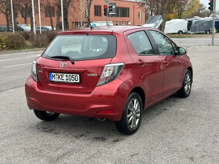 Toyota Yaris  - изображение 2