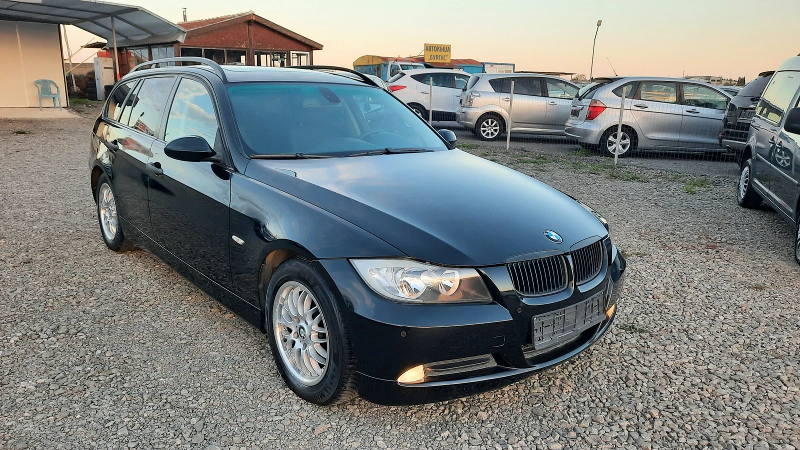 BMW 320 2.0 Бензин * Панорама * Нави * Подгрев * Автопилот - изображение 2