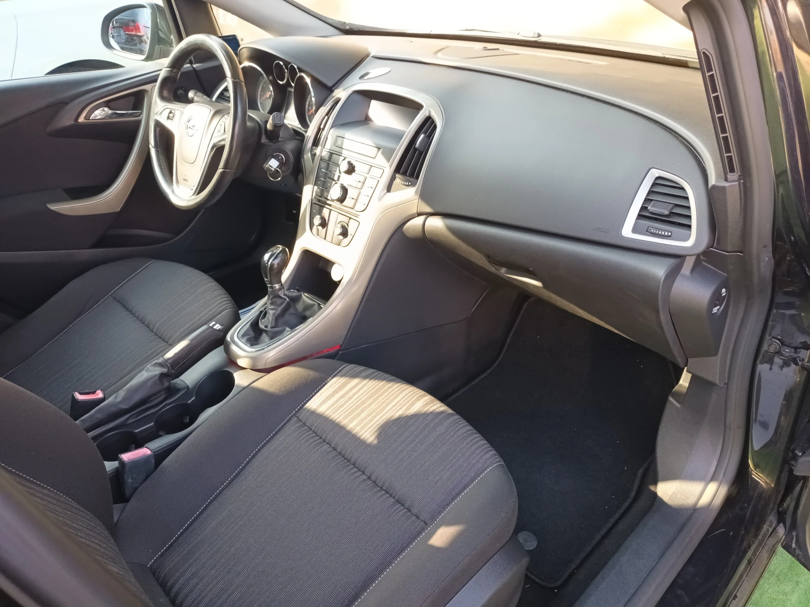 Opel Astra 1.4/100к.с./КЛИМАТРОНИК - изображение 8