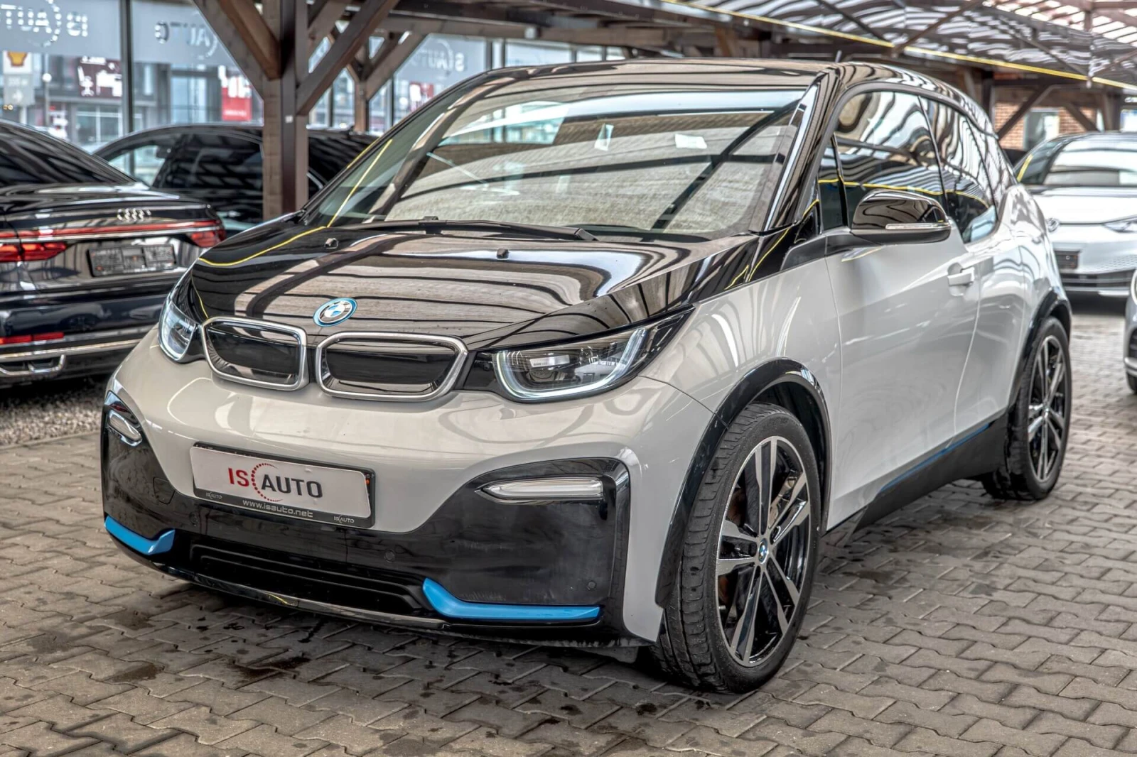 BMW i3 S/120ah/Adaptive LED/PDC/Подгрев/Камера/ - изображение 3