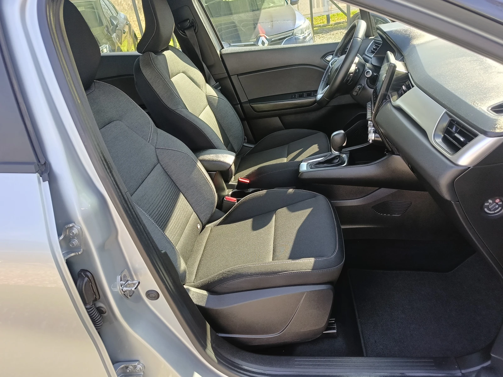 Renault Captur 1.5dci Автоматик, снимка 8 - Автомобили и джипове - 53804536