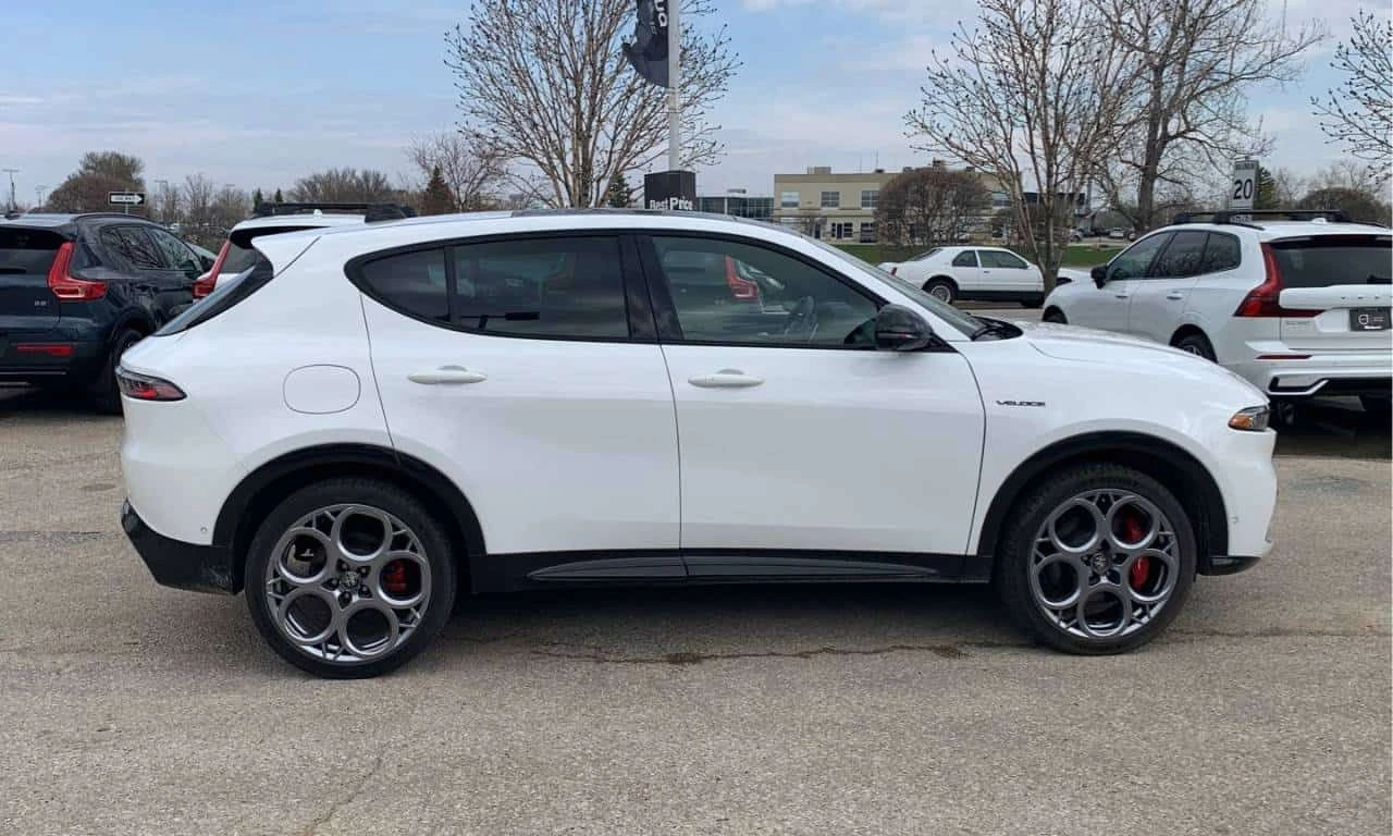 Alfa Romeo Tonale * Veloce EAWD * АВТОКРЕДИТ БЕЗ ПЪРВОНАЧАЛНА ВНОСКА, снимка 4 - Автомобили и джипове - 54720588