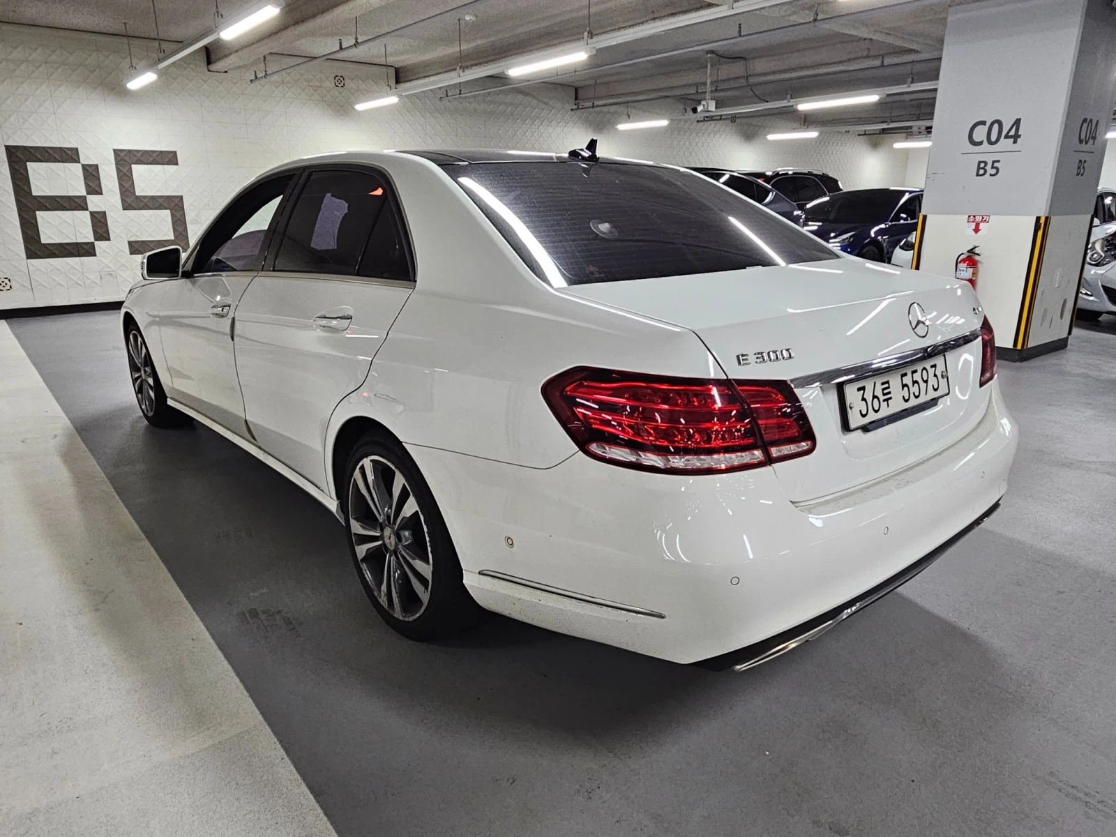 Mercedes-Benz E 350 4MATIC, снимка 3 - Автомобили и джипове - 54763135
