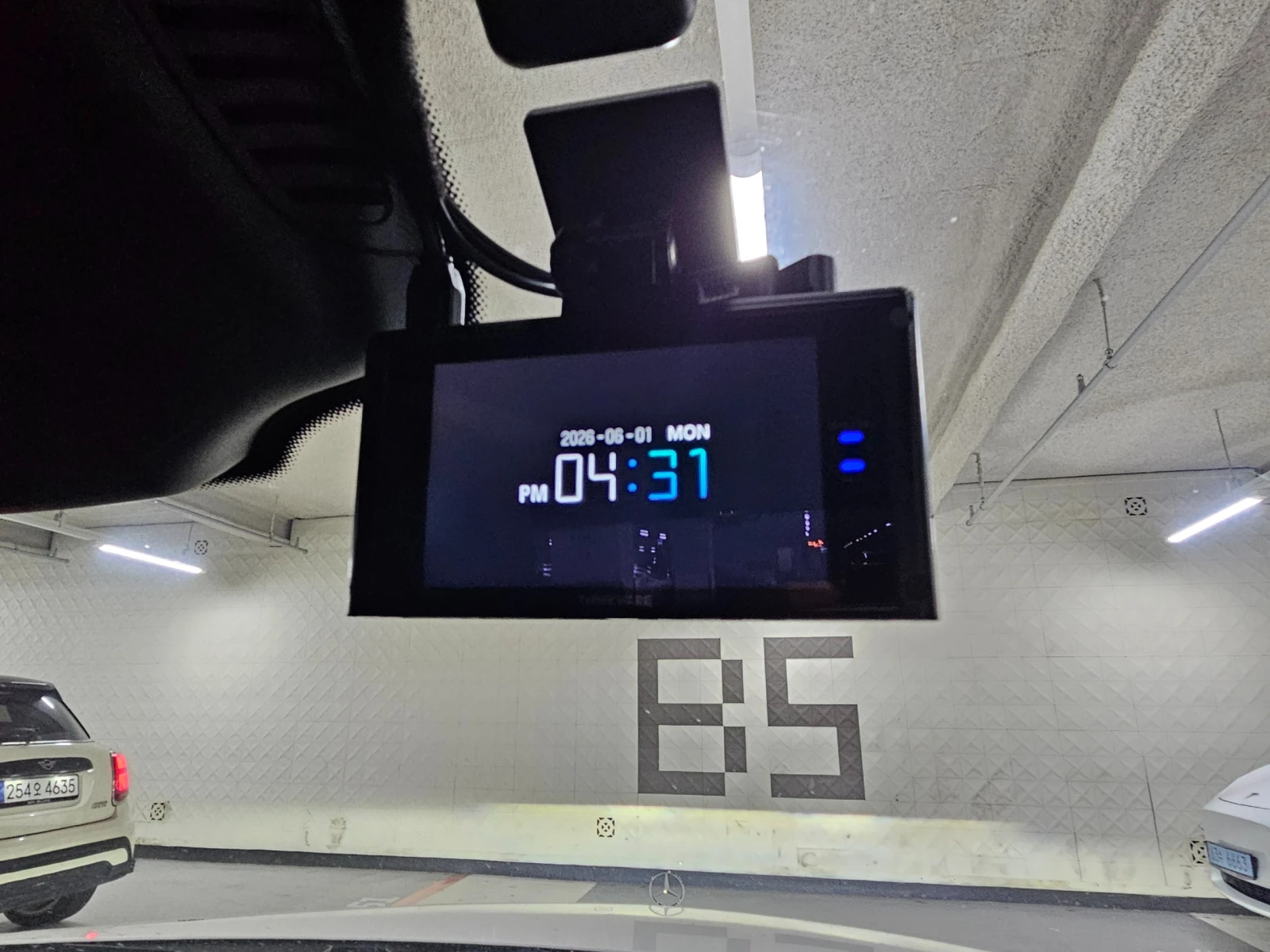 Mercedes-Benz E 350 4MATIC, снимка 13 - Автомобили и джипове - 54763135