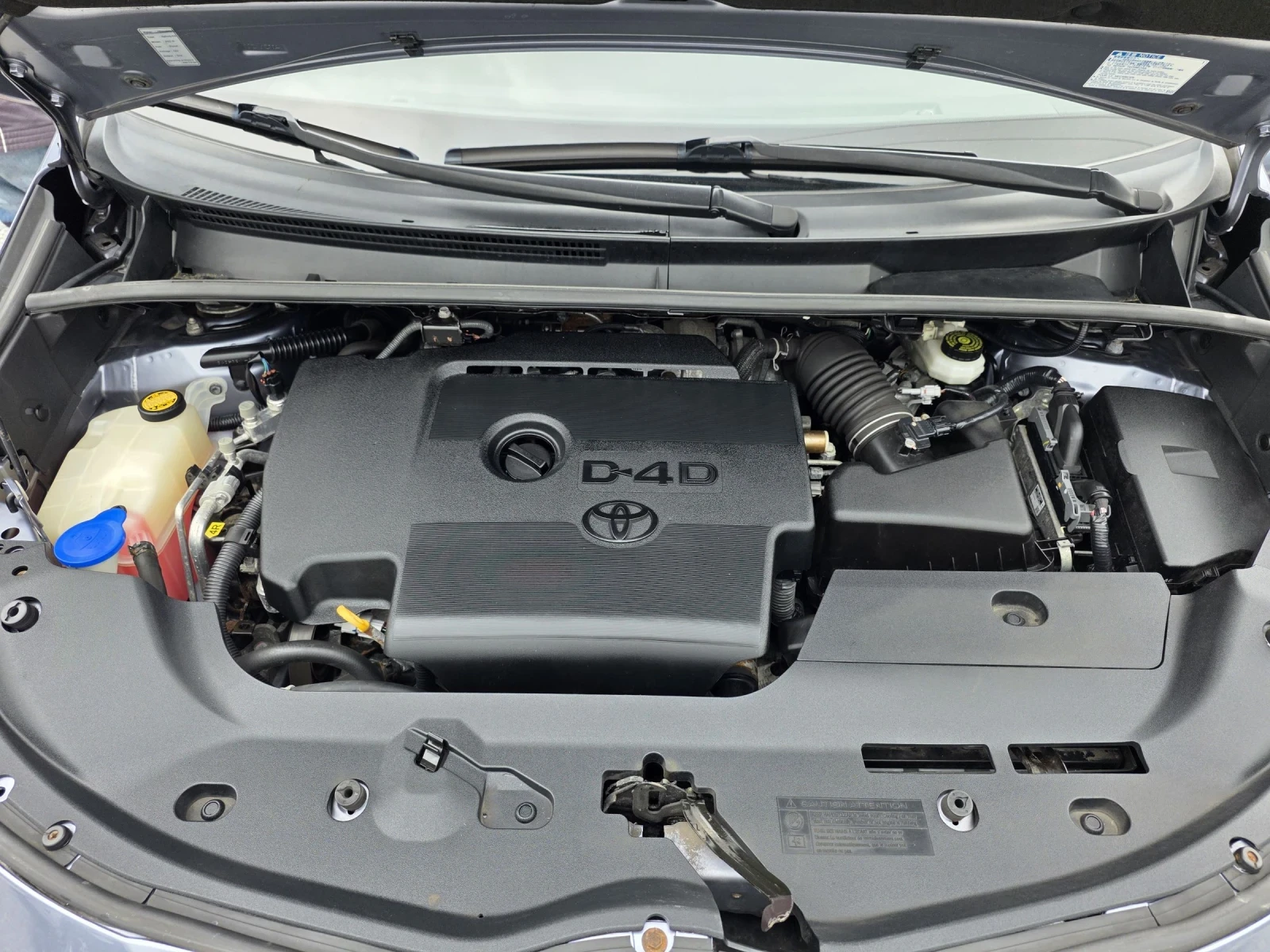 Toyota Verso 2.0d4d 126p.s kamera, navi, podgrev, снимка 15 - Автомобили и джипове - 55378913