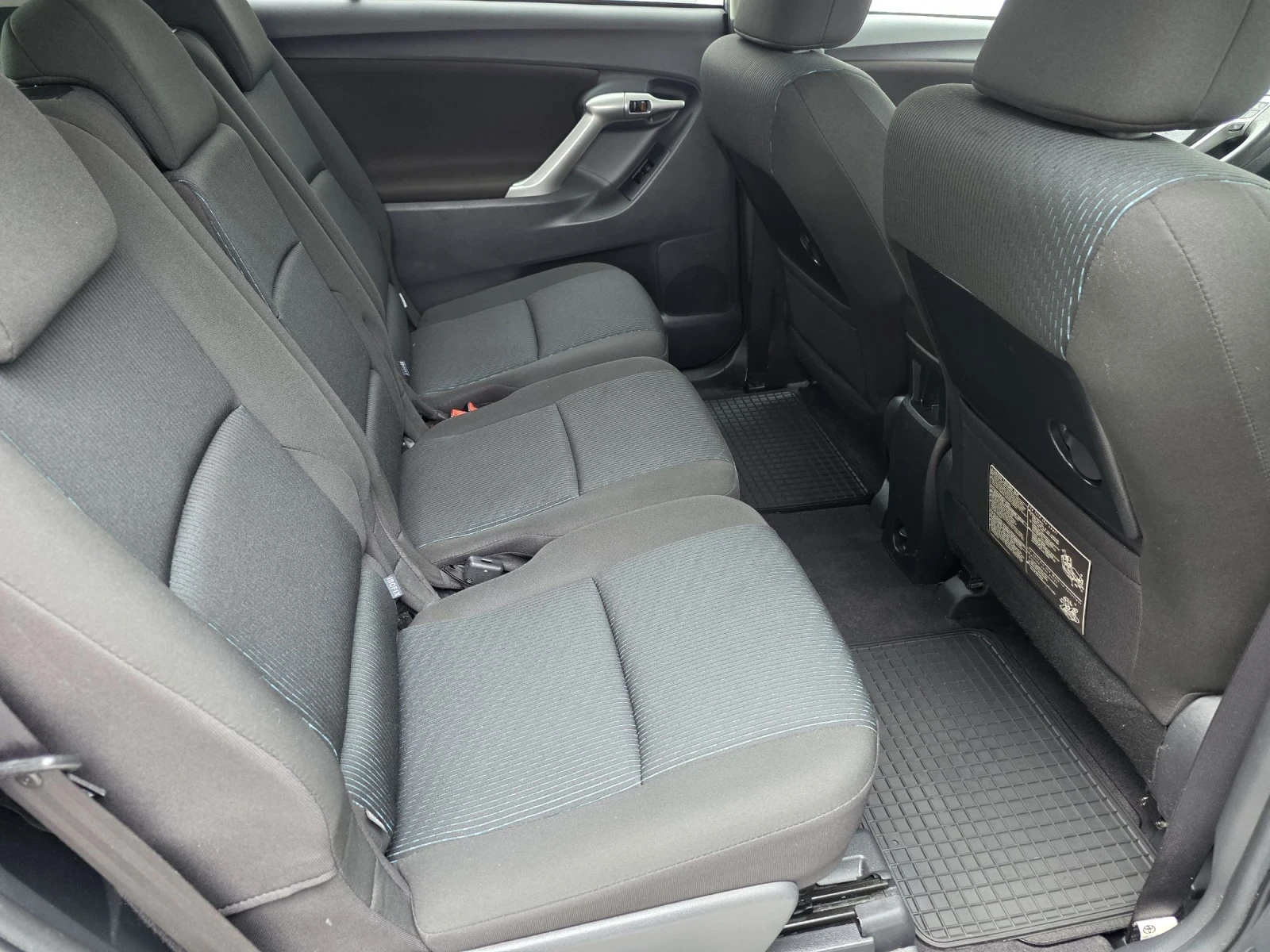 Toyota Verso 2.0d4d 126p.s kamera, navi, podgrev, снимка 12 - Автомобили и джипове - 55378913