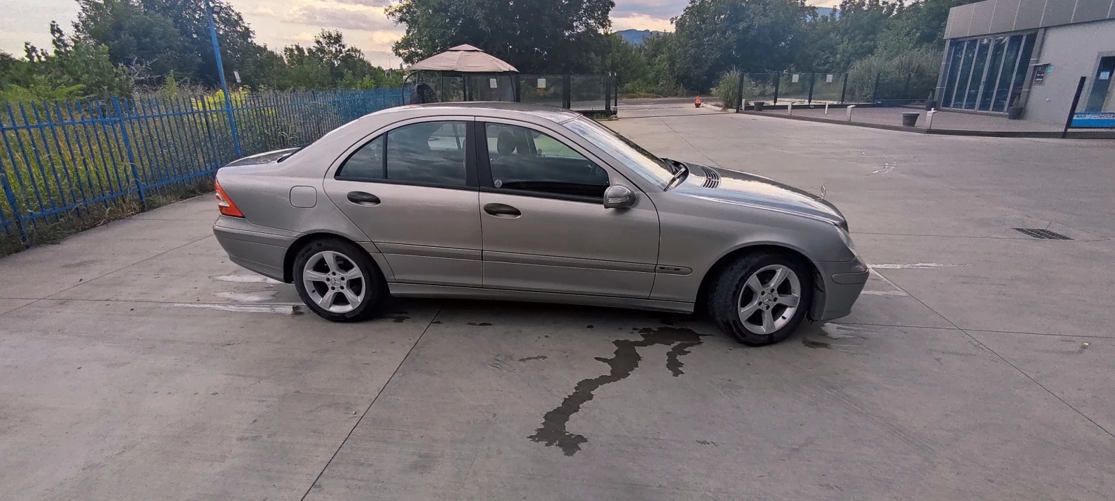 Mercedes-Benz C 220, снимка 4 - Автомобили и джипове - 55564760