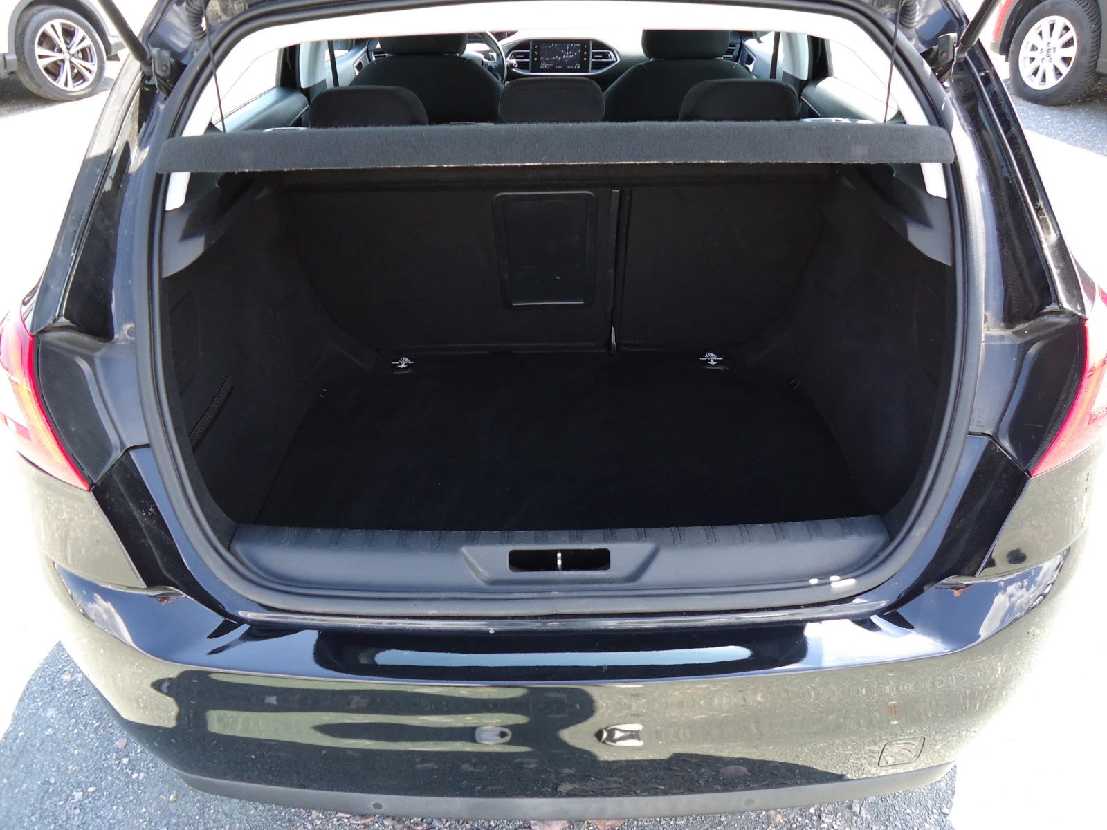 Peugeot 308 1.5 BlueHDI АВТОМАТИК, снимка 9 - Автомобили и джипове - 56071615