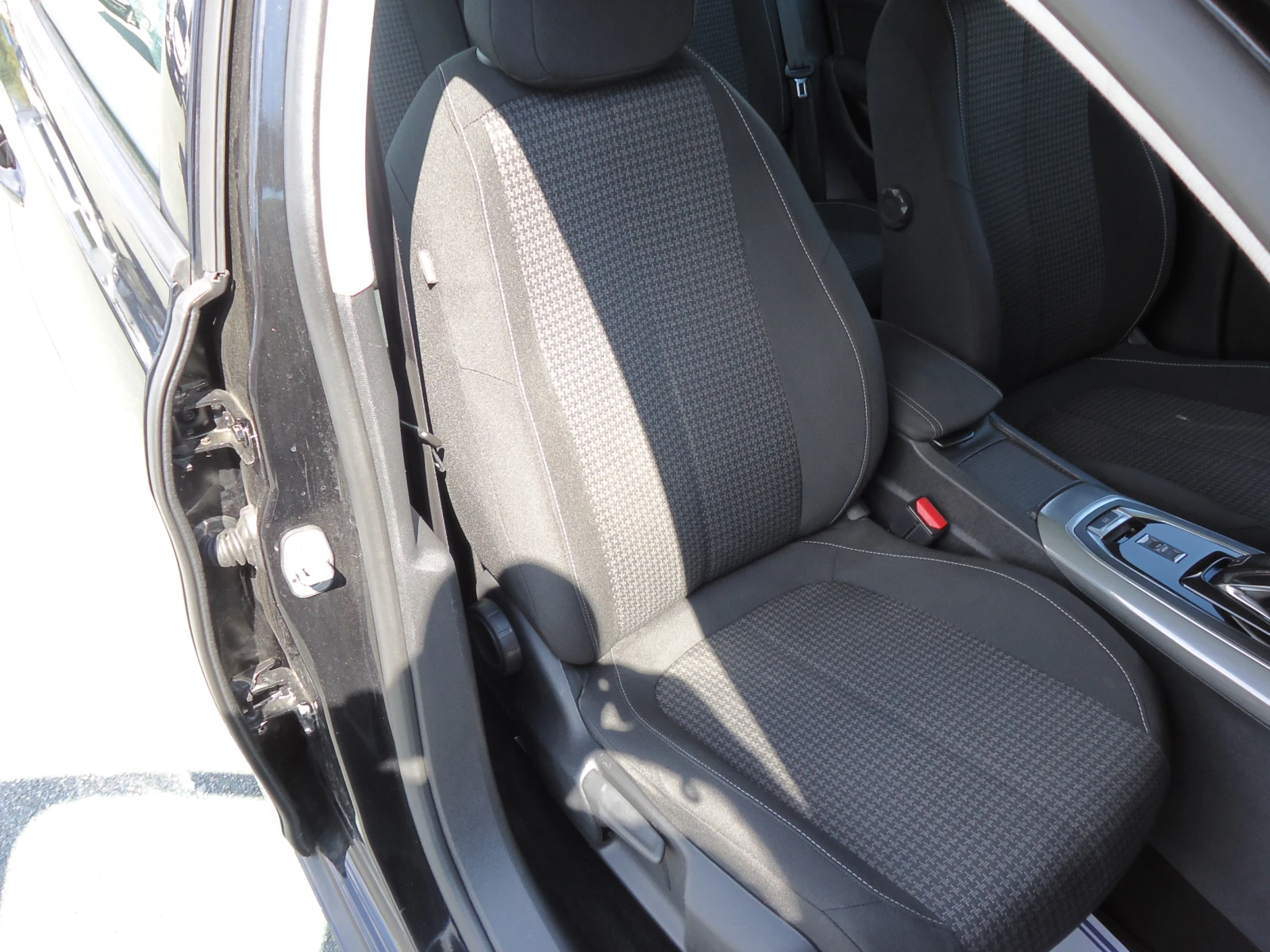Peugeot 308 1.5 BlueHDI АВТОМАТИК, снимка 12 - Автомобили и джипове - 56071615