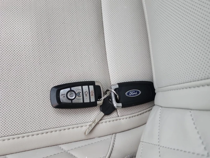 Ford Explorer * PLATINUM * CARFAX * БЕЗ ПЪРВОНАЧАЛНА ВНОСКА, снимка 8 - Автомобили и джипове - 52972745