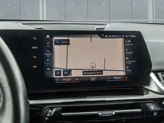 BMW X1 xDrive28i / Keyless / PANO / ПОДГРЕВИ, снимка 10 - Автомобили и джипове - 53538185