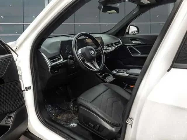 BMW X1 xDrive28i / Keyless / PANO / ПОДГРЕВИ, снимка 6 - Автомобили и джипове - 53538185