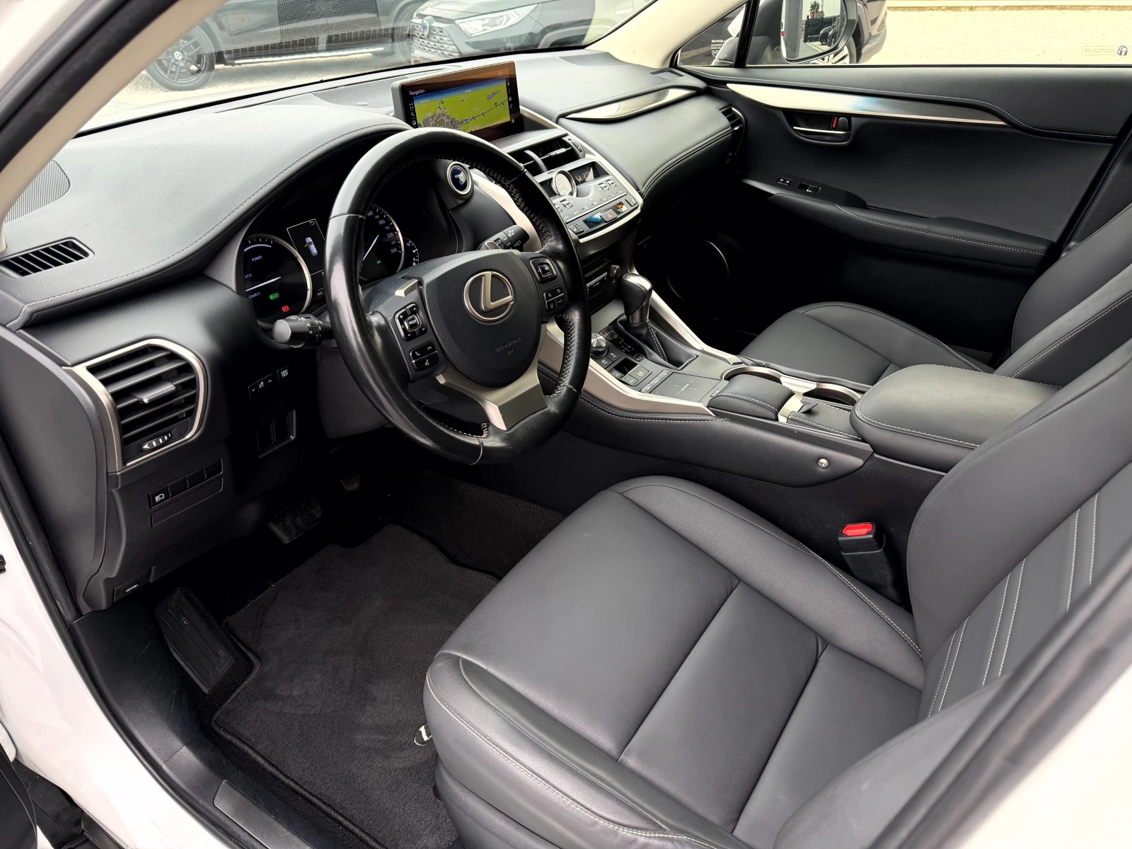 Lexus NX 300h В ГАРАНЦИЯ/ОБСЛУЖЕН 2.5HYBRID 4X4 FACELIFT - изображение 8