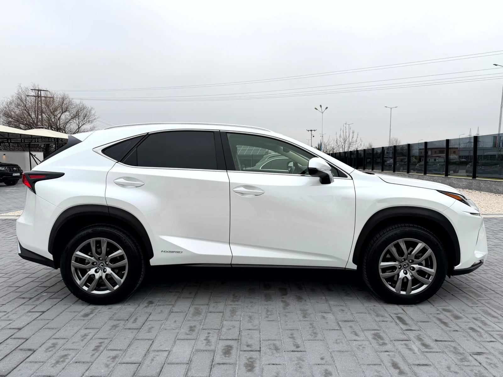 Lexus NX 300h В ГАРАНЦИЯ/ОБСЛУЖЕН 2.5HYBRID 4X4 FACELIFT - изображение 4