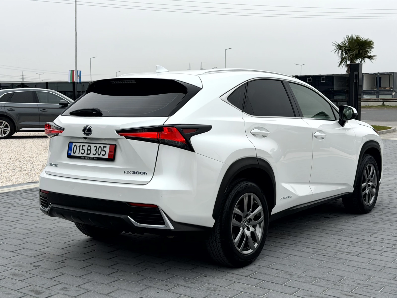 Lexus NX 300h В ГАРАНЦИЯ/ОБСЛУЖЕН 2.5HYBRID 4X4 FACELIFT - изображение 5