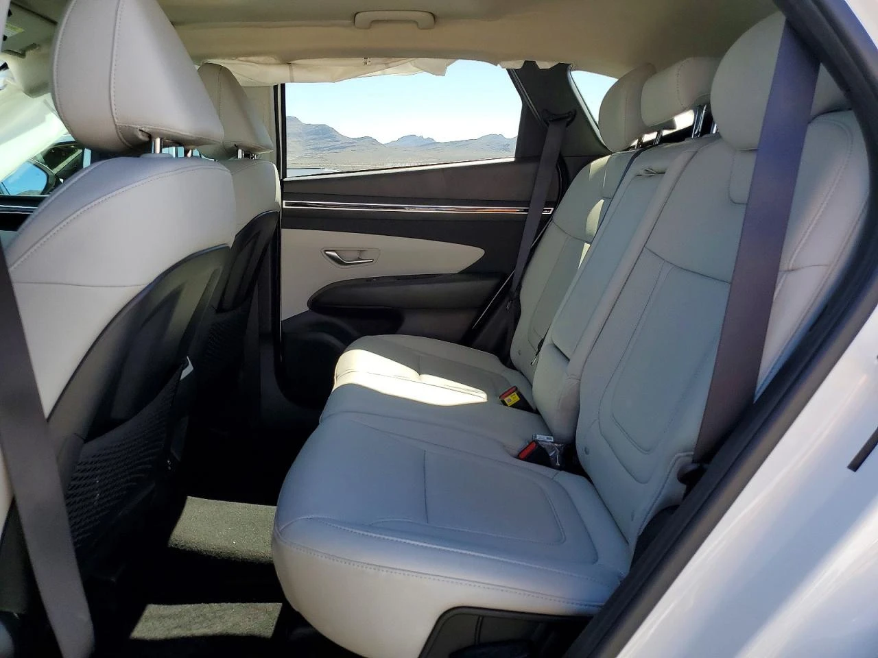 Hyundai Tucson * SEL* КОЖА* ПОДГРЕВ* NAVI* LED* CAMERA* , снимка 11 - Автомобили и джипове - 54220091