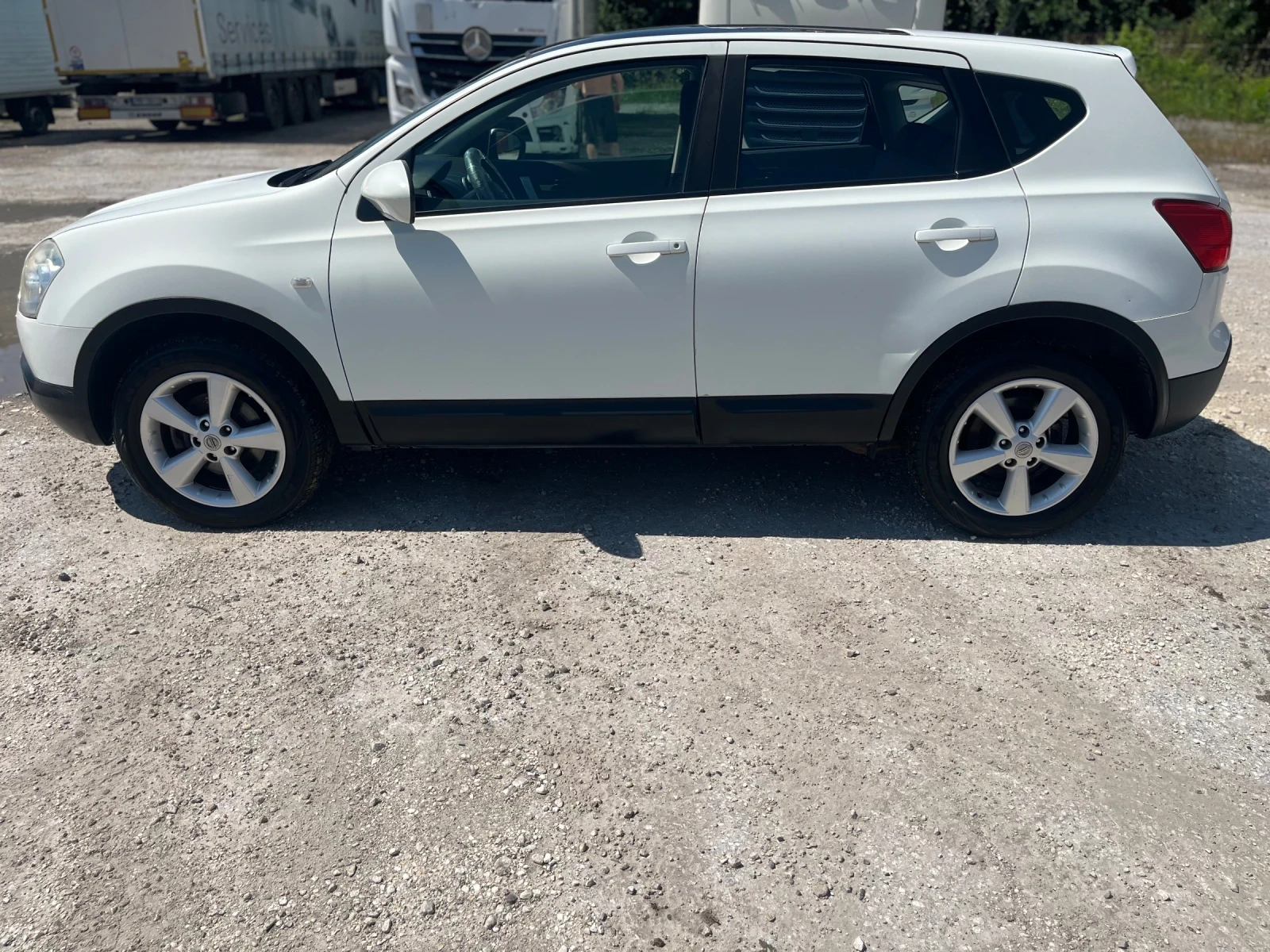 Nissan Qashqai 1.6i, снимка 3 - Автомобили и джипове - 54868114