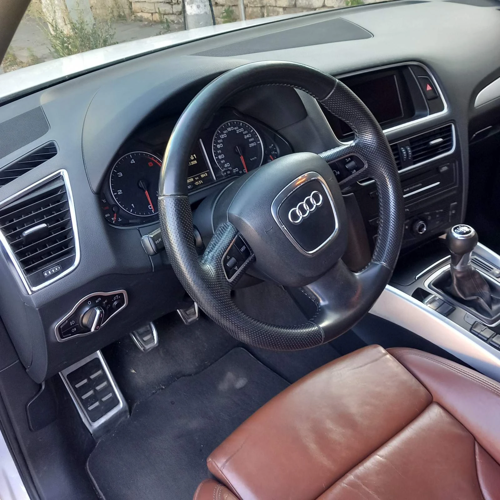 Audi Q5 2.0 TDI 6 скорости, снимка 10 - Автомобили и джипове - 55463115