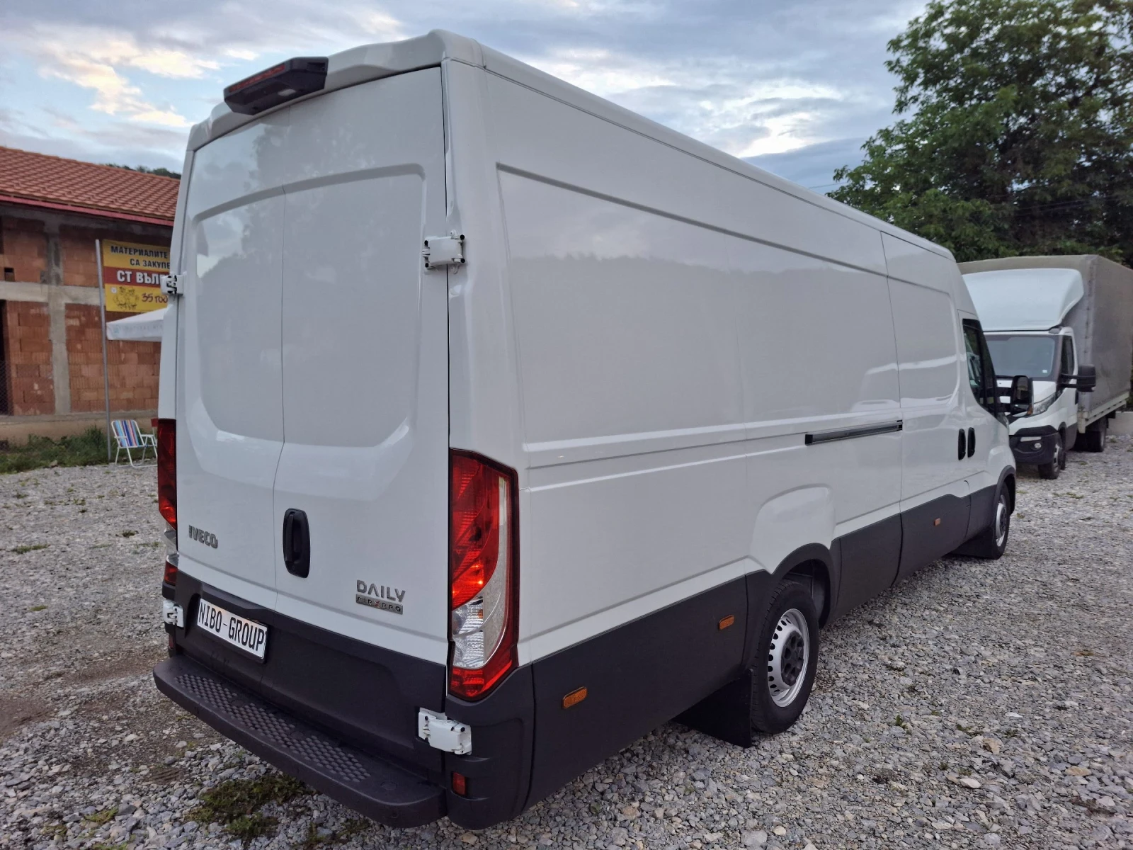 Iveco Daily 35s18MAXI* HI-MATIC* LED* A/C* NAVI* Две плъзгащи , снимка 5 - Бусове и автобуси - 55027023