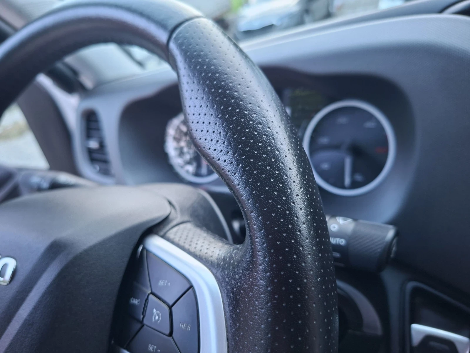 Iveco Daily 35s18MAXI* HI-MATIC* LED* A/C* NAVI* Две плъзгащи , снимка 14 - Бусове и автобуси - 55027023