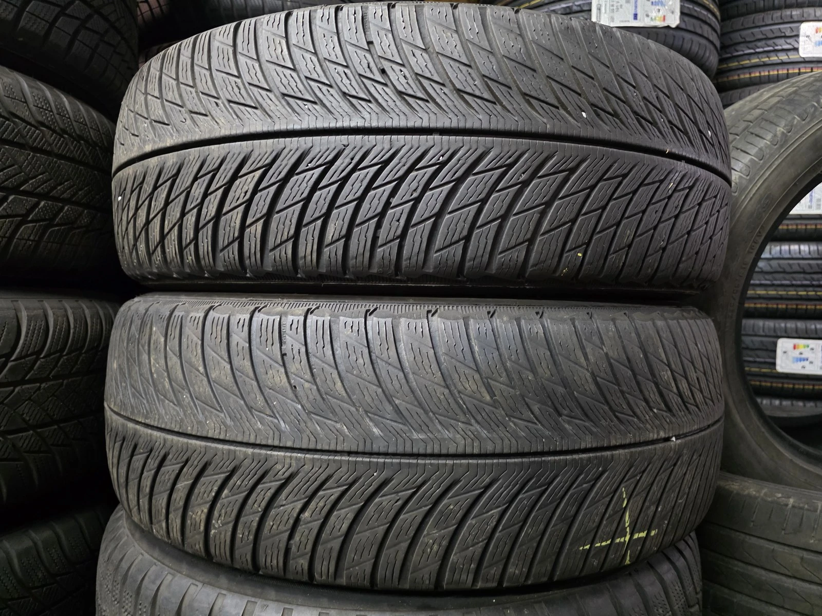 Гуми Зимни 225/60R18, снимка 5 - Гуми и джанти - 56664370