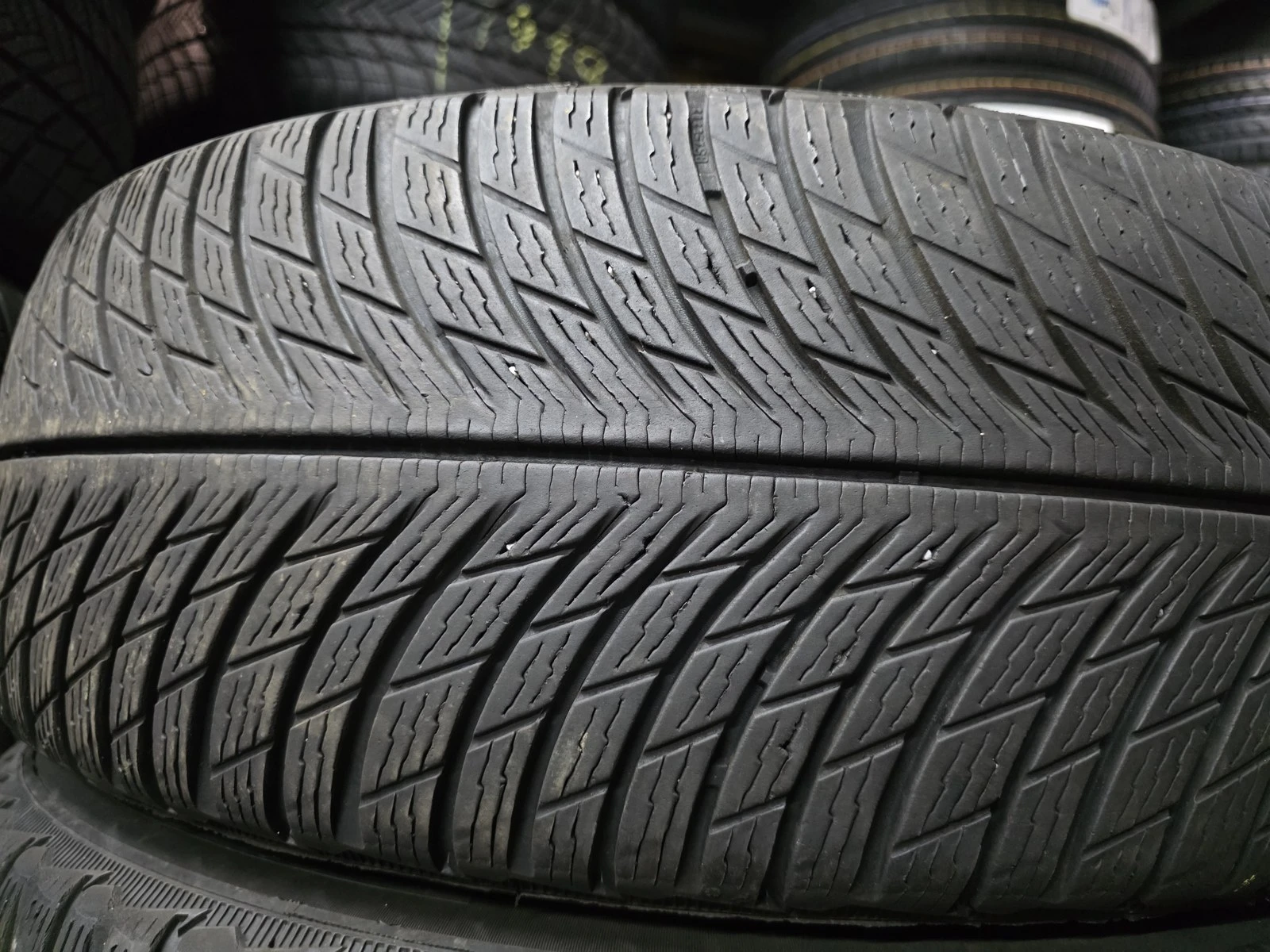 Гуми Зимни 225/60R18