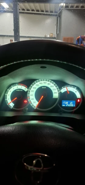 Toyota Corolla verso 1.8 vvt-i бензин газ , снимка 17