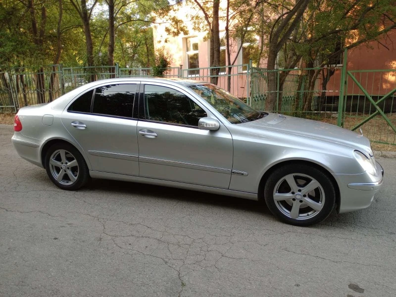 Mercedes-Benz E 320 4 Matic, снимка 5 - Автомобили и джипове - 46759682