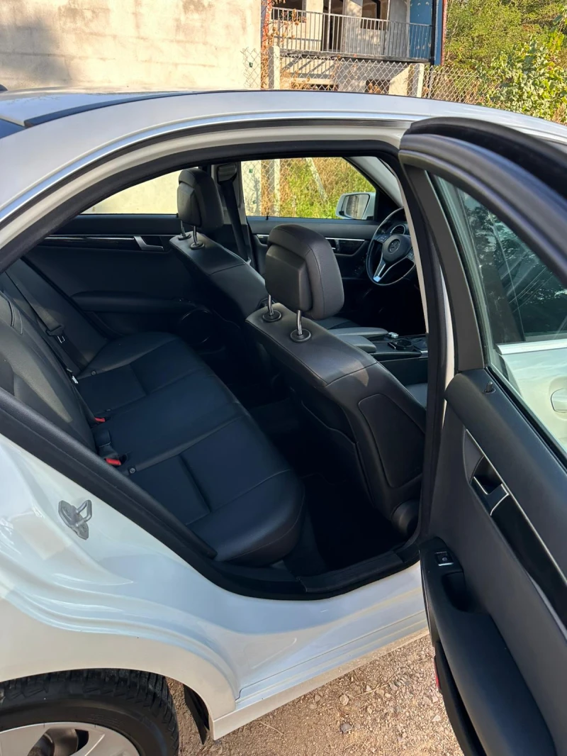 Mercedes-Benz C 180, снимка 10 - Автомобили и джипове - 52444932