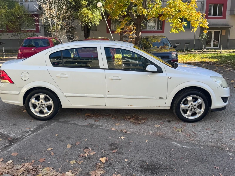 Opel Astra, снимка 6 - Автомобили и джипове - 52296508