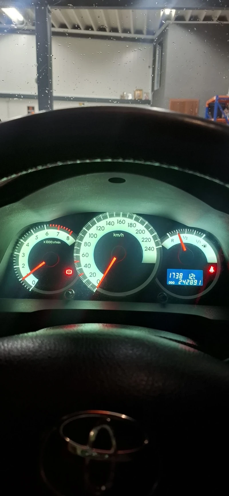 Toyota Corolla verso 1.8 vvt-i бензин газ , снимка 17 - Автомобили и джипове - 52818294