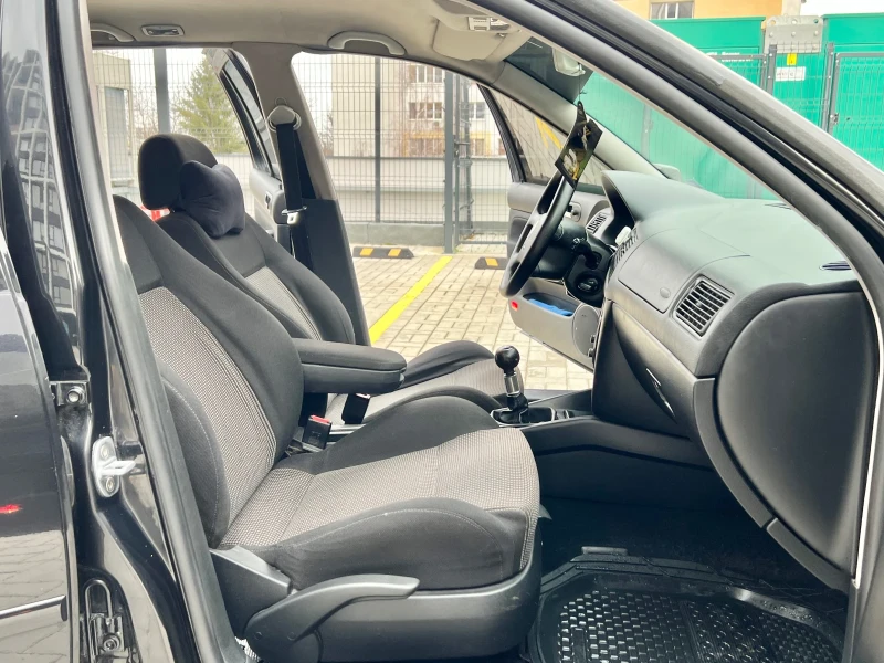 VW Golf 1.9 TDl (ARL) 2004г 6-ск, снимка 12 - Автомобили и джипове - 53445179
