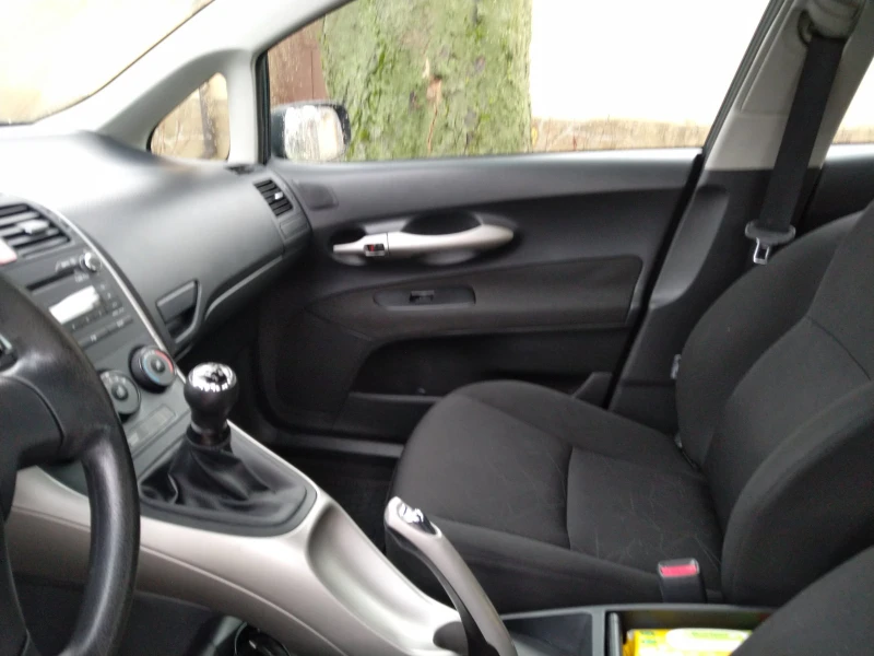 Toyota Auris 1.4 D-4D, 66 kW, снимка 13 - Автомобили и джипове - 53540428