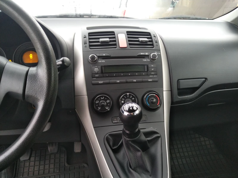 Toyota Auris 1.4 D-4D, 66 kW, снимка 12 - Автомобили и джипове - 53540428