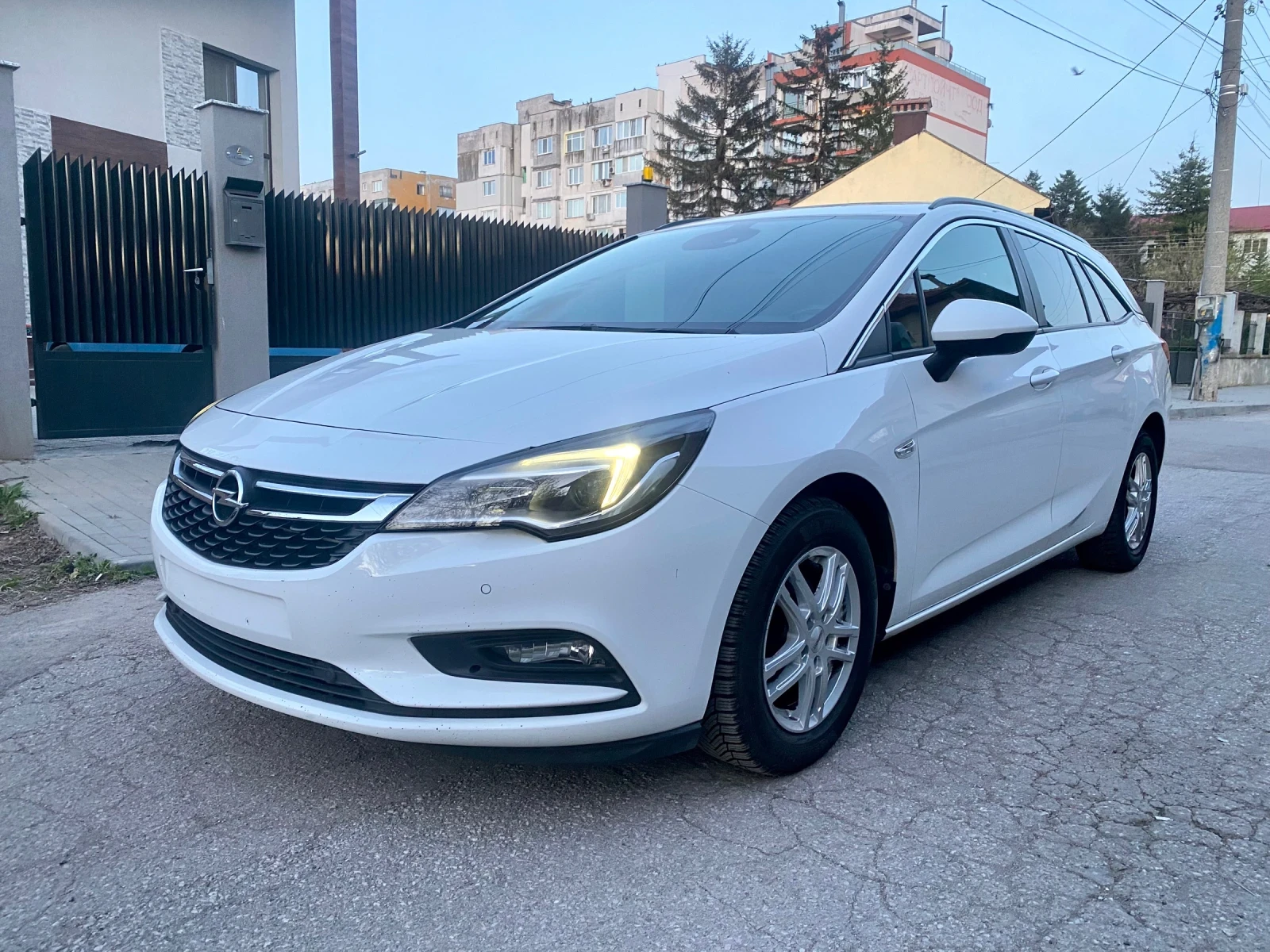 Opel Astra 1.6CDTI* КАМЕРА* Дистроник* Подгрев* Германия - изображение 6