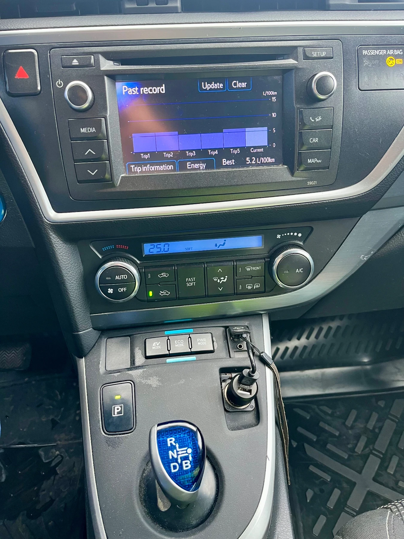 Toyota Auris 1.8 Hybrid - изображение 3