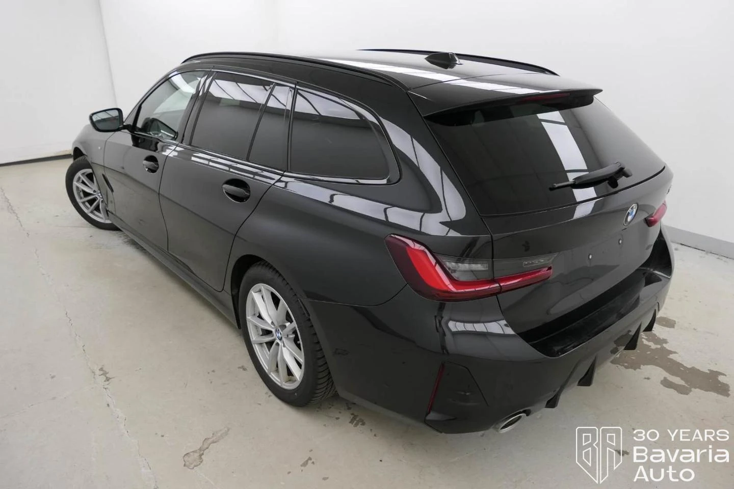 BMW 320 i Touring M Sport Paket - изображение 2