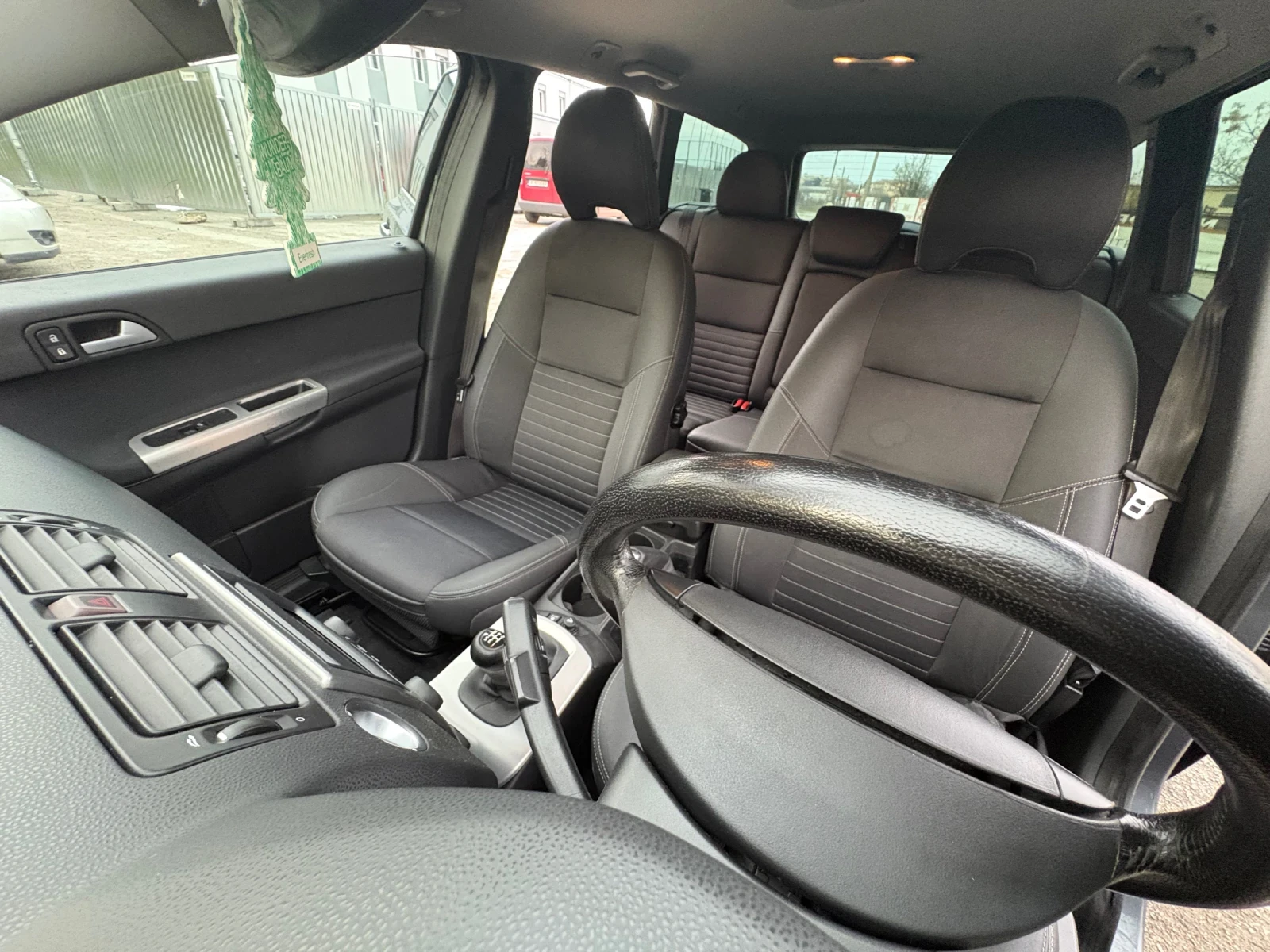 Volvo V50 2.4i 170 к.с. - изображение 9